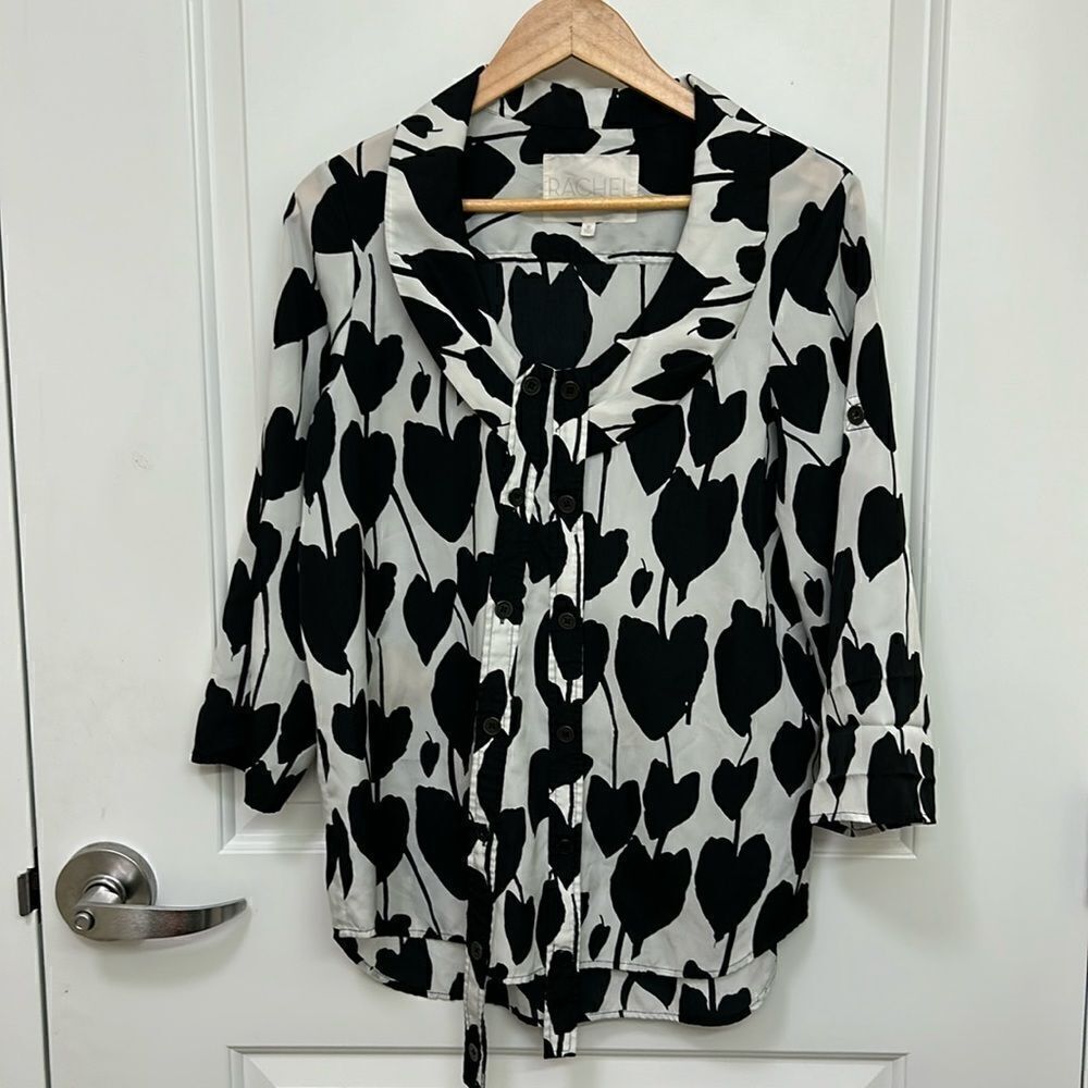 RACHEL Rachel Roy abstract black and white button up blouse size M BIN‎ M